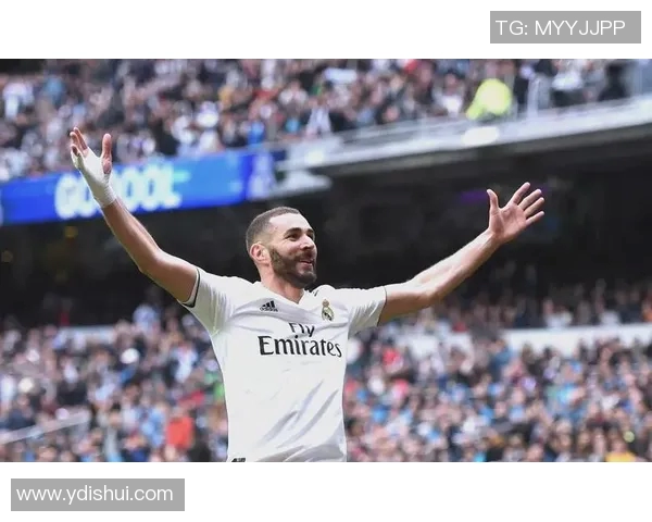 本泽马的传奇之路:从天才少年到世界足球巨星的蜕变与辉煌 本泽马的传奇之路:从天才少年到世界足球巨星的蜕变与辉煌