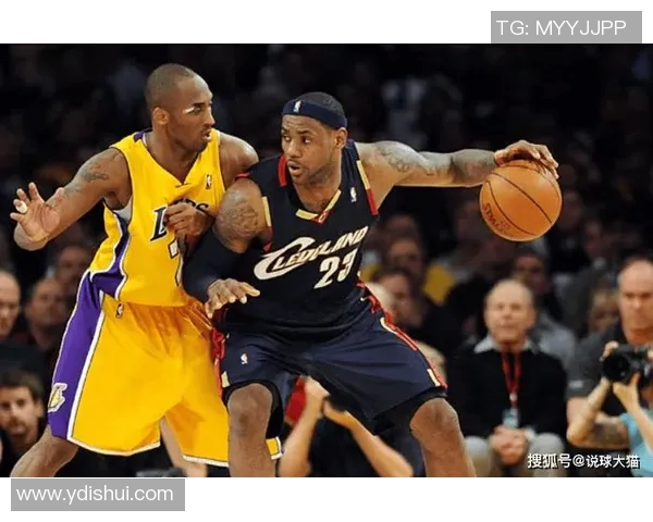 2012年科比与詹姆斯的巅峰对决：篮球传奇交锋的经典瞬间回顾