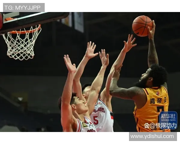 广州篮球队进攻策略分析及其在比赛中的得失表现探讨
